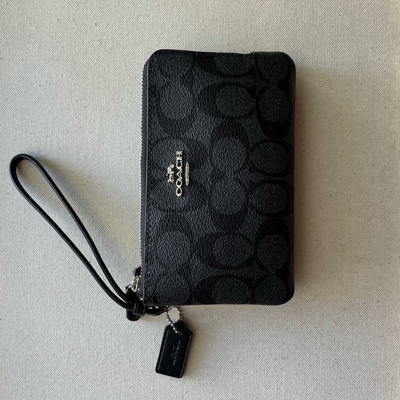 BNWT Coach double zip wristlet - Picture 3 of 7